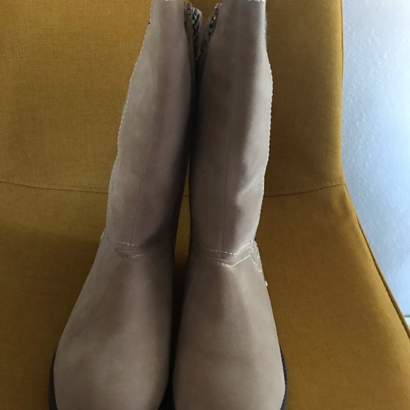 brand new mukluk boots - Picture 4 of 4